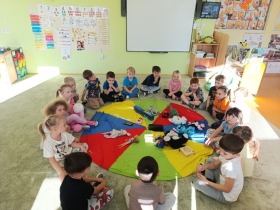 09/2025 - HRAČKOVÝ DEN S MOTÝLKEM EMÍLKEM